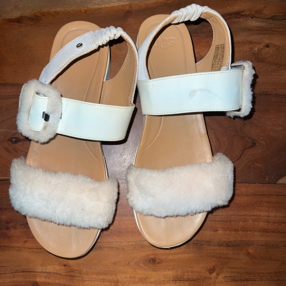 UGG Jasmine Le Fluff Wedge Fur Patent Leather Sandals Shoes Size 10 - Picture 2 of 5